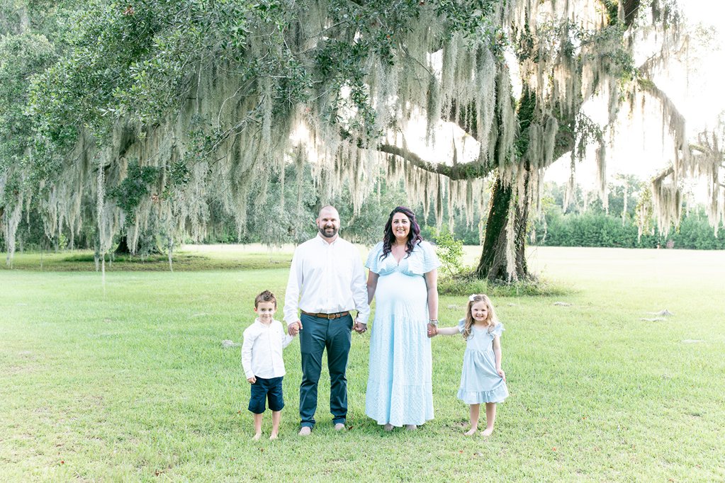 the best time for a maternity session with the whole family