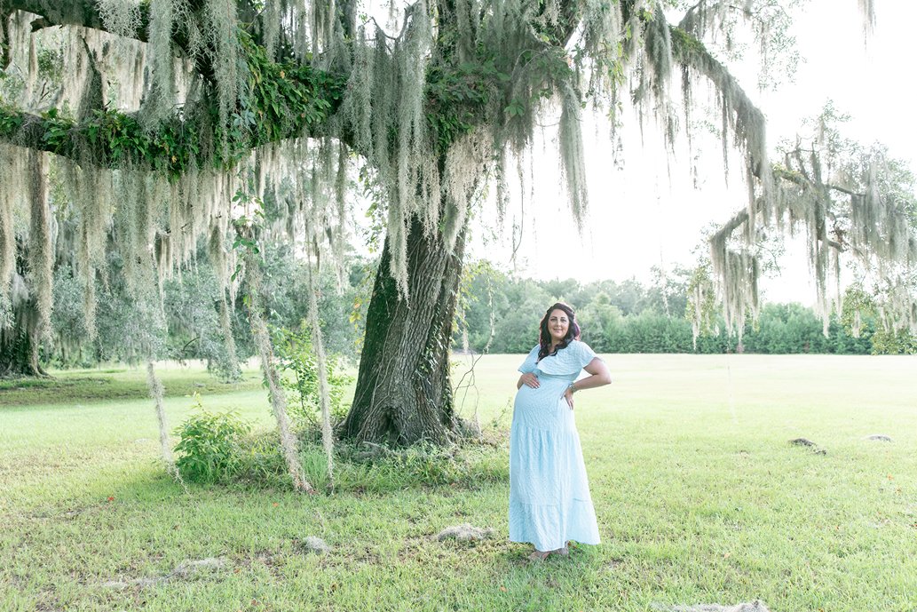 the best time to book your maternity photography session for a mother to be 