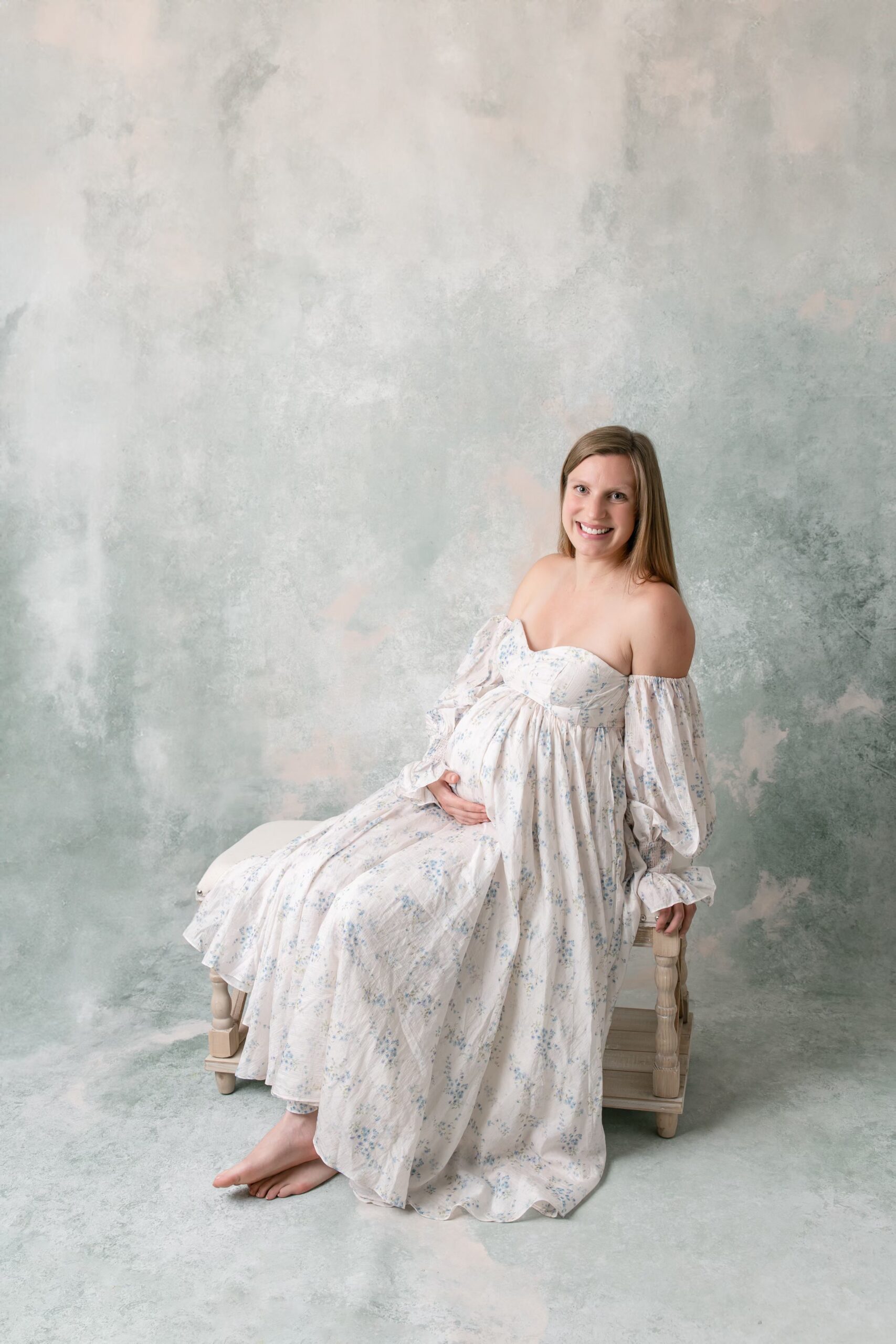 Mother in what to wear to your maternity photo shoot in white floral dress