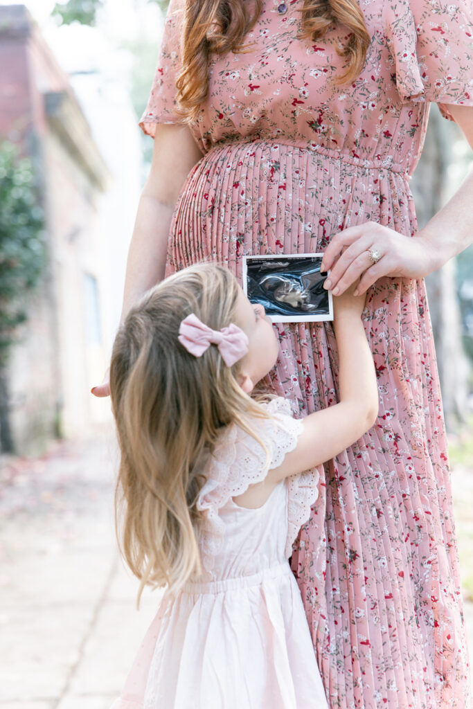 Maternity photos Savannah Georgia near Chatham Sqaure.